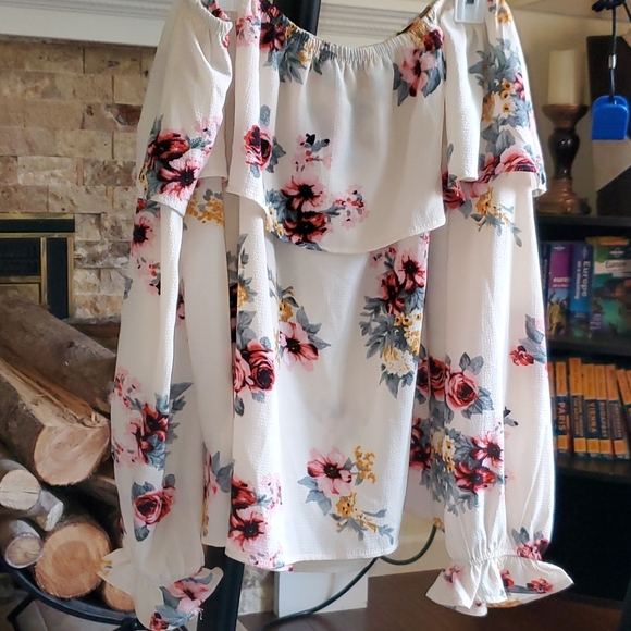 Off-Shoulder Top - Picture 4 of 5